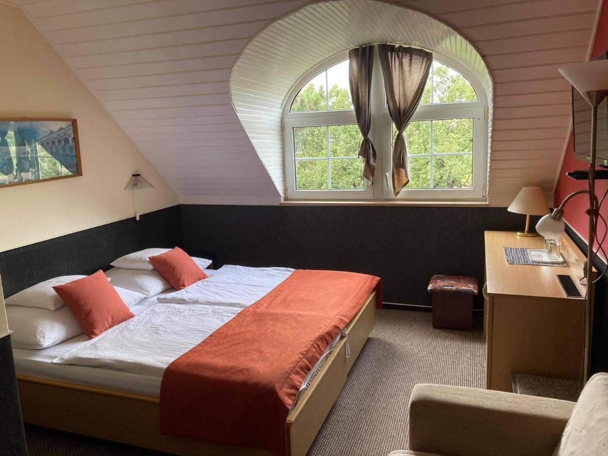 Berg Toboz Panzio Hotel Pecs Ngoại thất bức ảnh