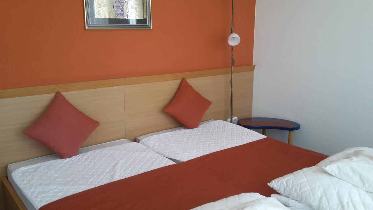 Berg Toboz Panzio Hotel Pecs Ngoại thất bức ảnh